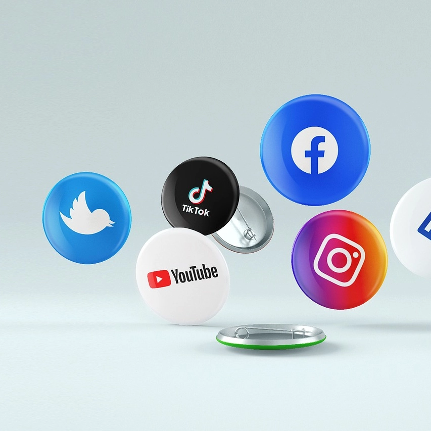 ghostear ejemplos redes sociales facebook instagram whatsapp